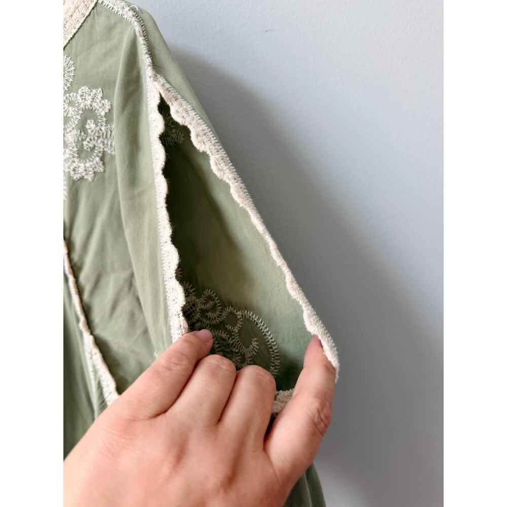 Democracy Sage Green Embroidered Lace Cold Shoulder Boho Blouse Plus Size 1X - Picture 10 of 11